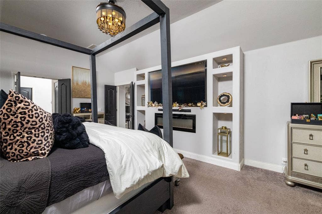 1020 Longbow Drive, Godley, TX 76044