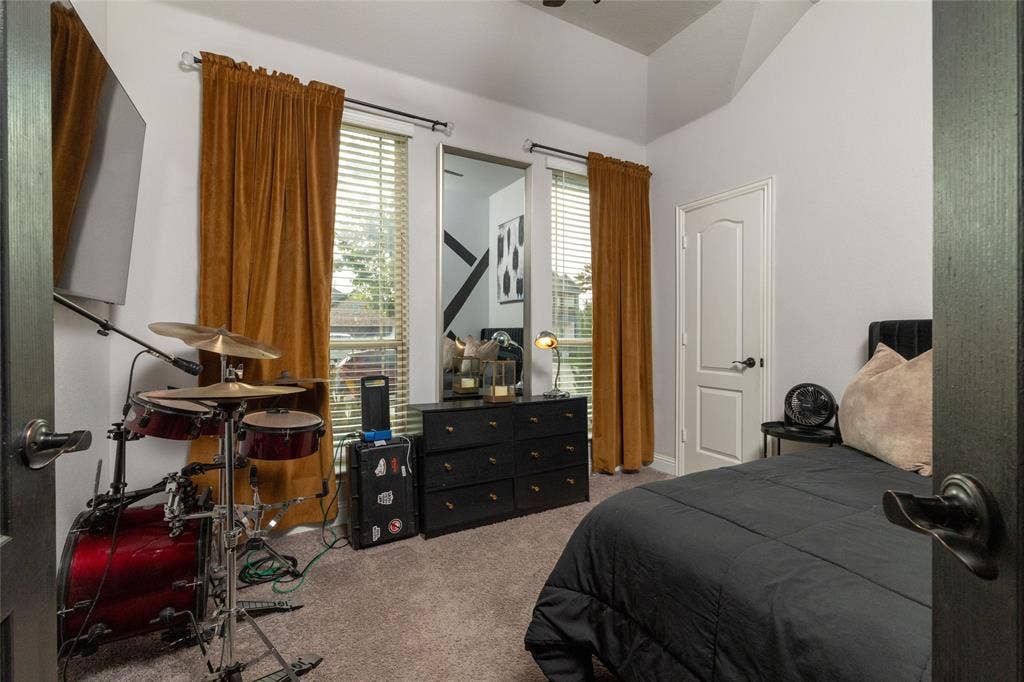 1020 Longbow Drive, Godley, TX 76044