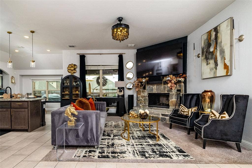 1020 Longbow Drive, Godley, TX 76044