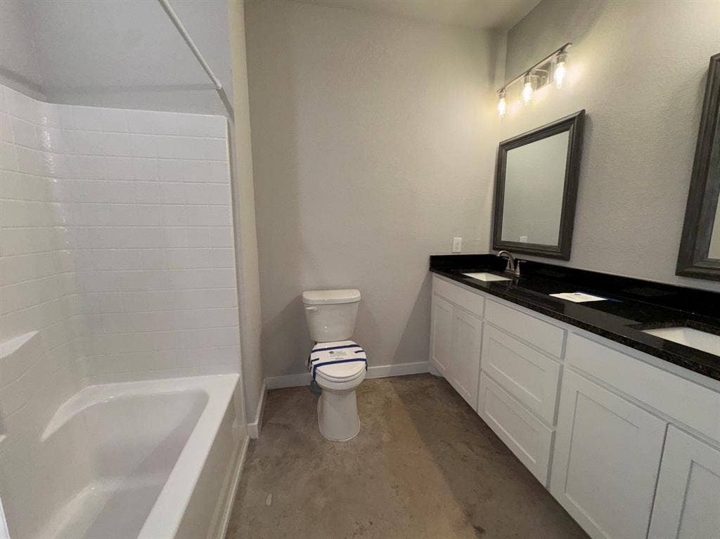 207 S Washington Street, Cleburne, TX 76031