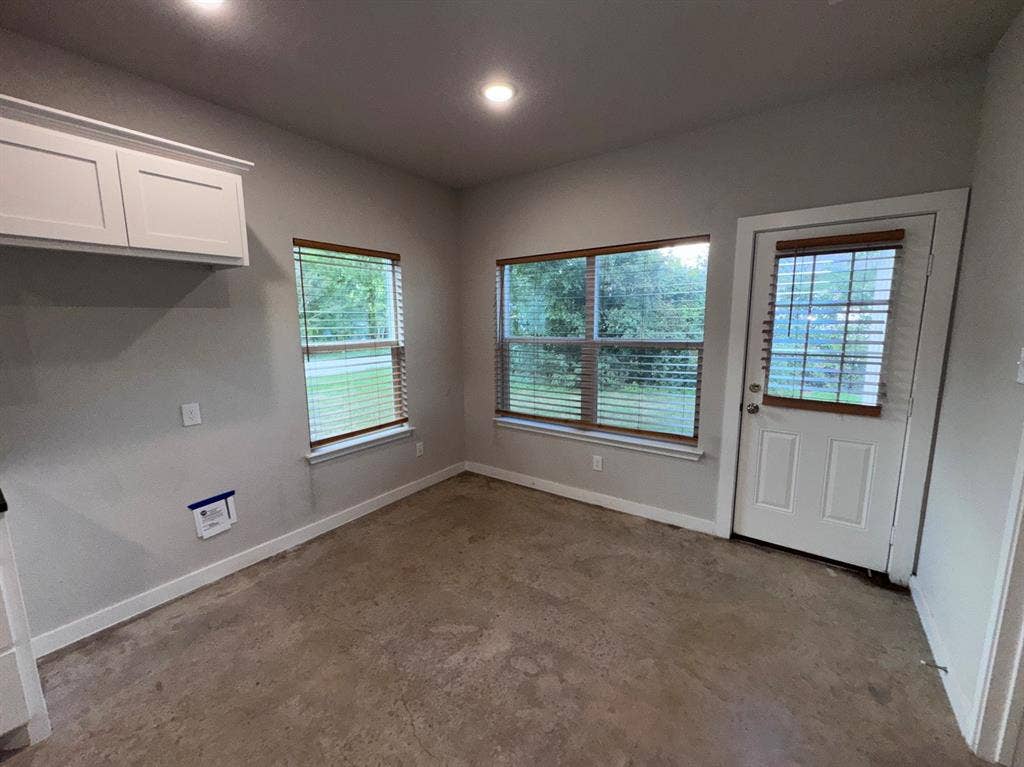 207 S Washington Street, Cleburne, TX 76031