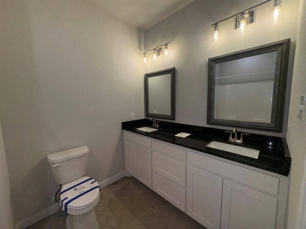 207 S Washington Street, Cleburne, TX 76031