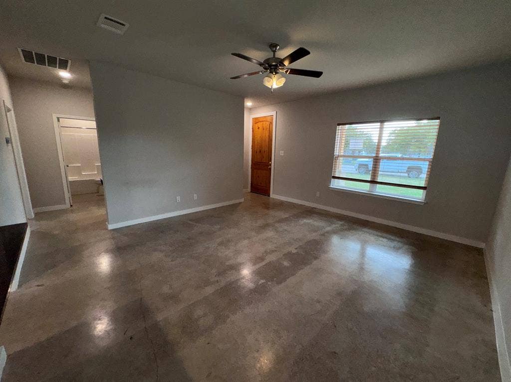 207 S Washington Street, Cleburne, TX 76031
