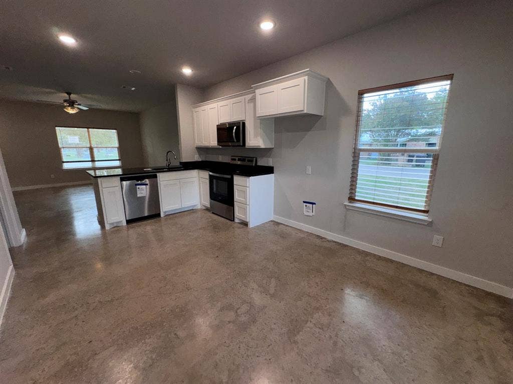 207 S Washington Street, Cleburne, TX 76031