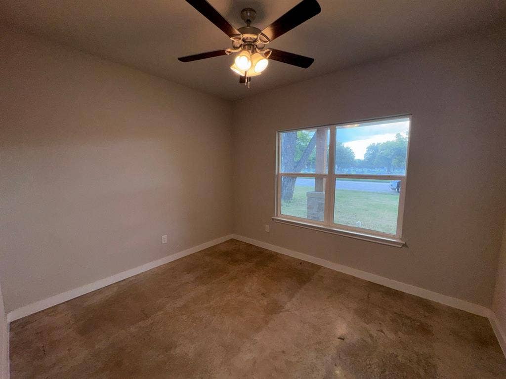 207 S Washington Street, Cleburne, TX 76031
