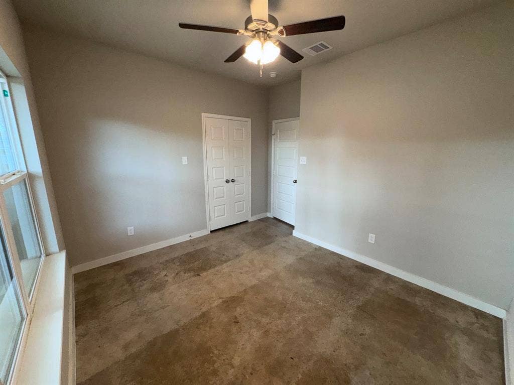 207 S Washington Street, Cleburne, TX 76031