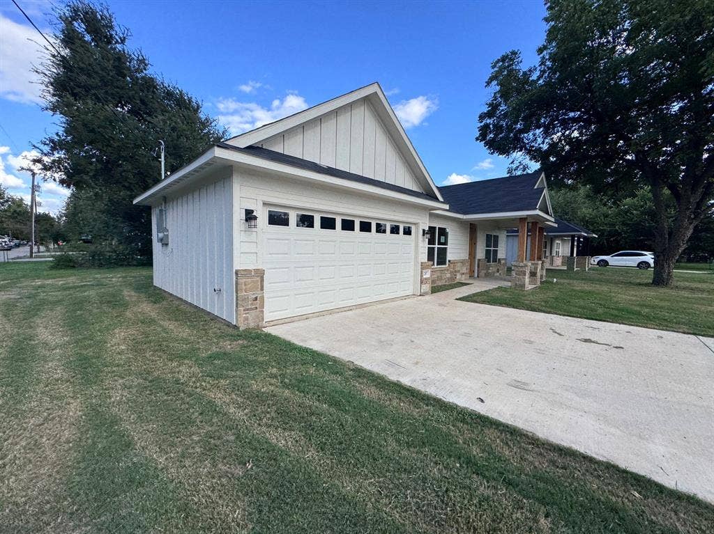 207 S Washington Street, Cleburne, TX 76031