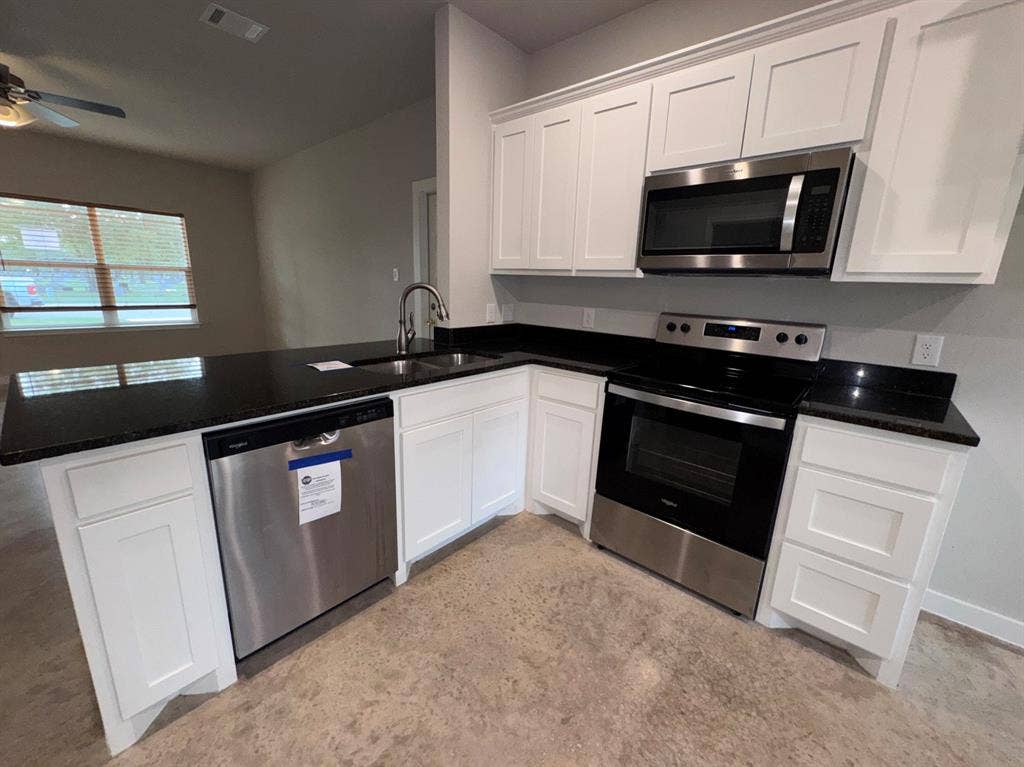 207 S Washington Street, Cleburne, TX 76031