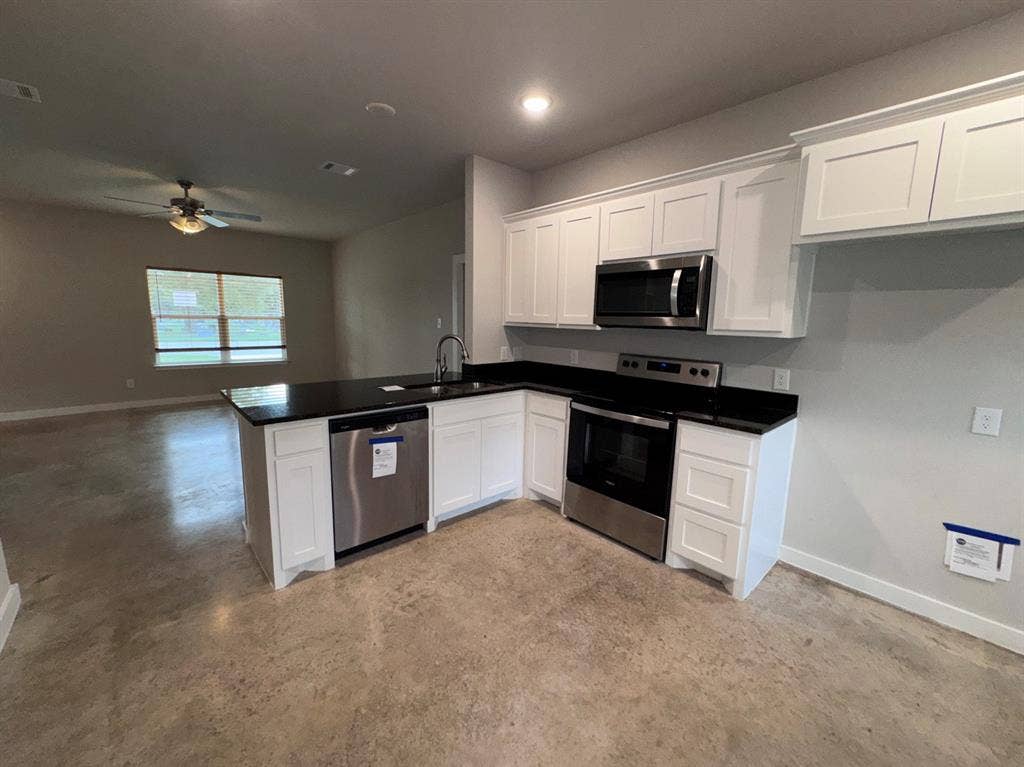 207 S Washington Street, Cleburne, TX 76031