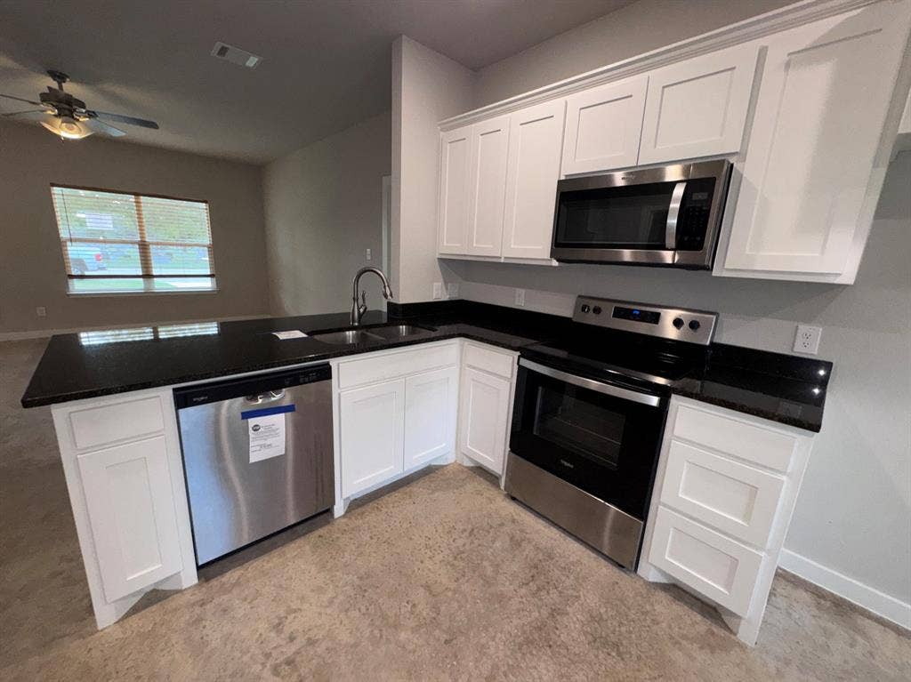 207 S Washington Street, Cleburne, TX 76031