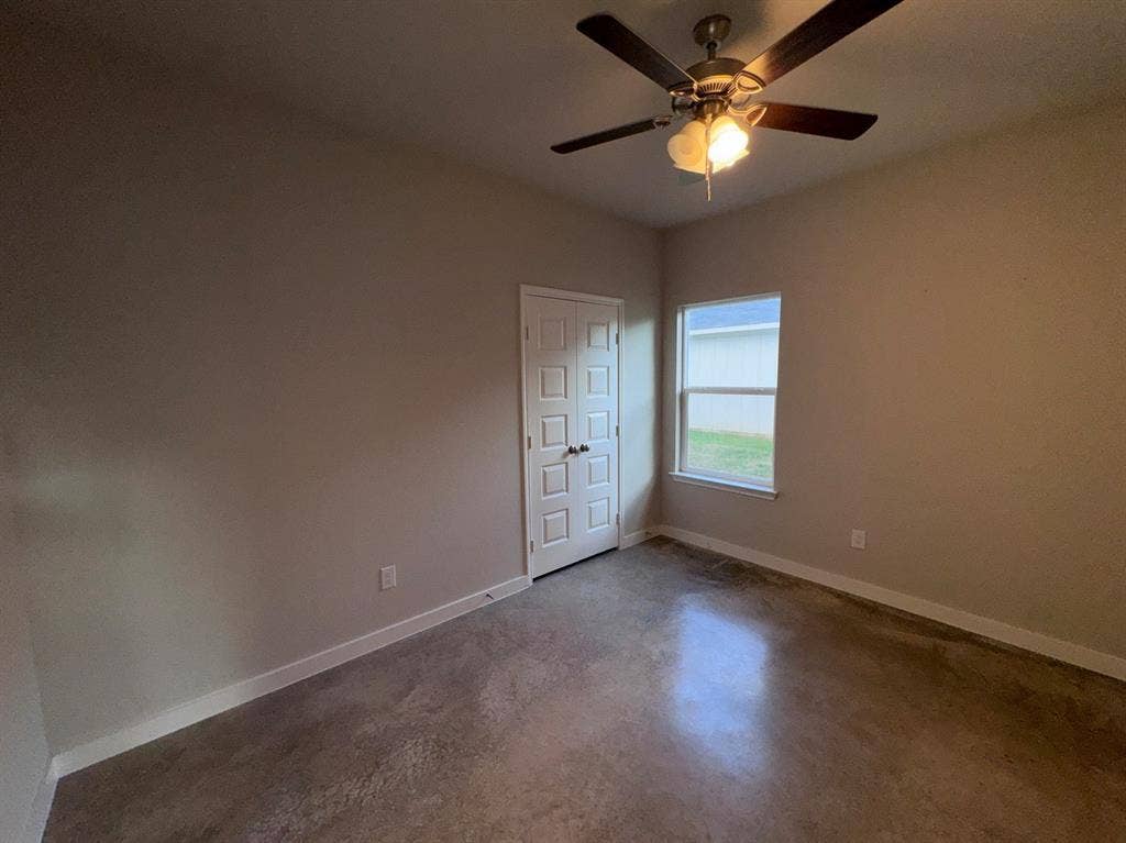 207 S Washington Street, Cleburne, TX 76031