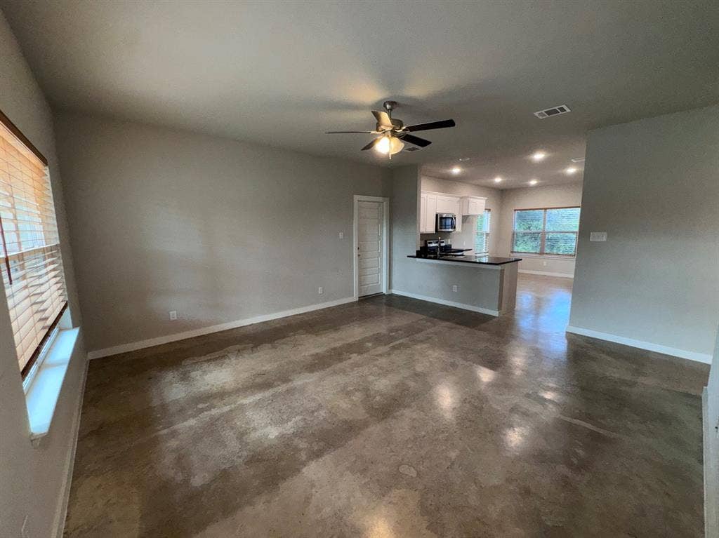 207 S Washington Street, Cleburne, TX 76031