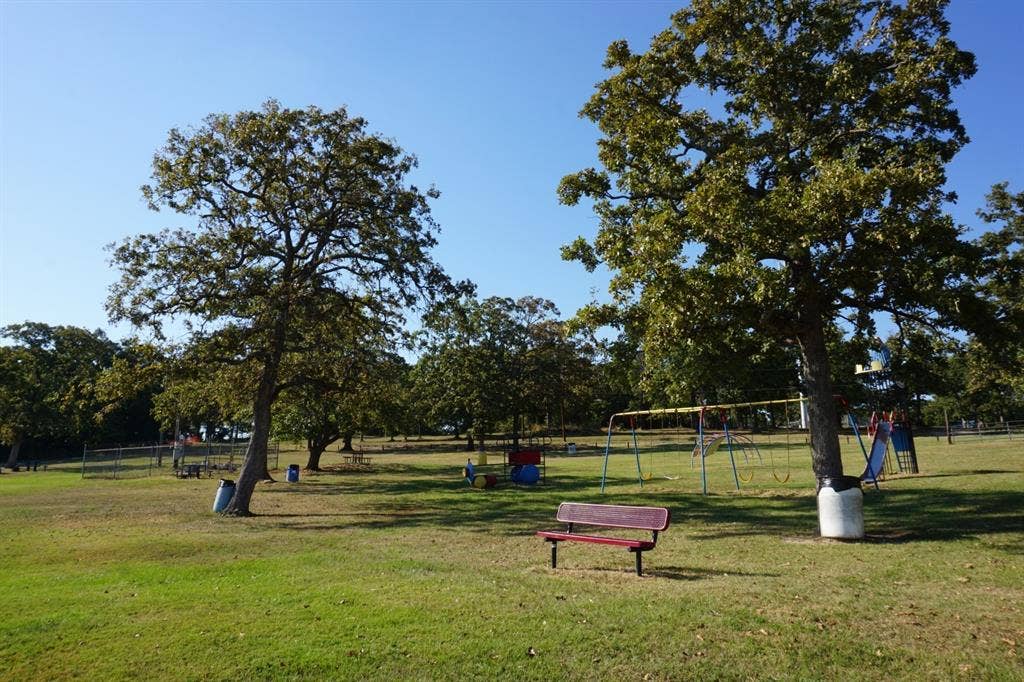 1688 Doc Holiday Dr, Log Cabin, TX 75148 Surrounding community