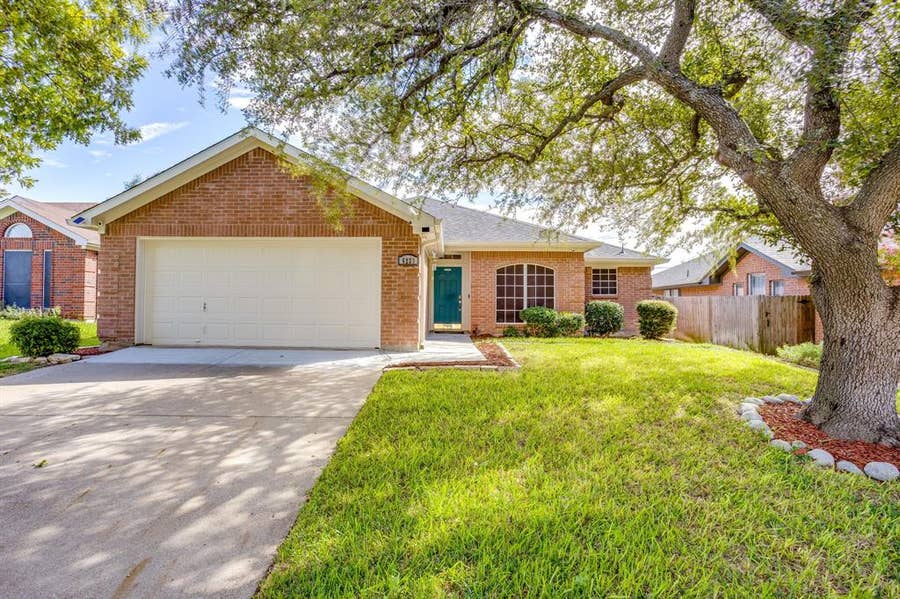 Property photo for 6221 St Leonard Drive, Arlington, TX