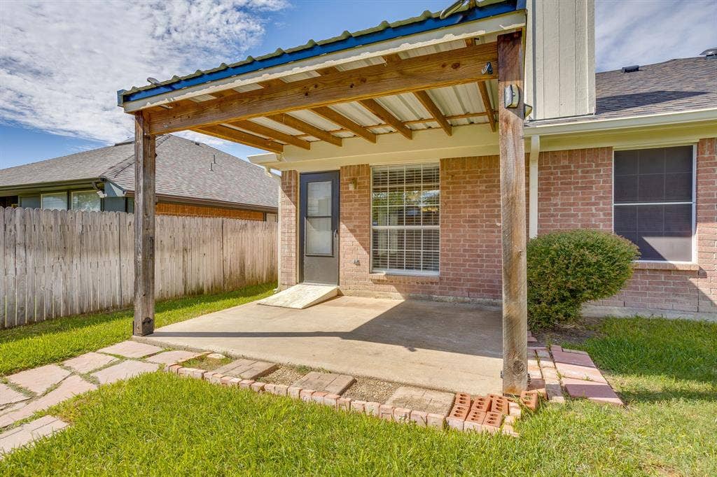 6221 St Leonard Drive, Arlington, TX 76001 6221 St Leonard Drive, Arlington, TX 76001