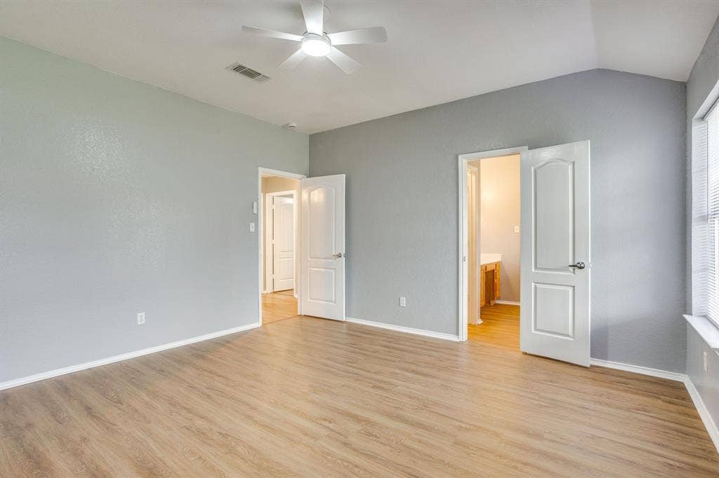 6221 St Leonard Drive, Arlington, TX 76001 Room featuring vaulted ceilings, wood-finish flooring, and a ceiling fan with integrated lighting