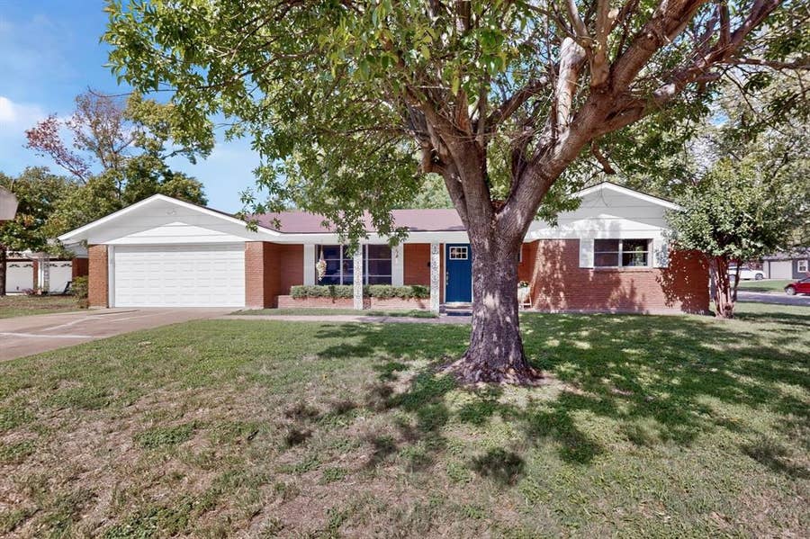 Property photo for 4600 Fawn Drive, Fort Worth, TX