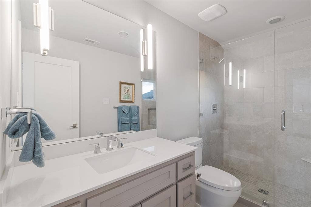 7265 Inwood Road, Dallas, TX 75209 Secondary bath on third floor