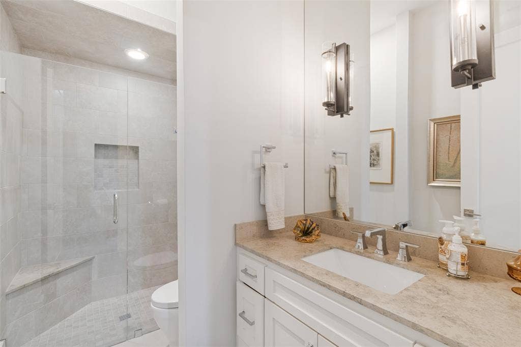 7265 Inwood Road, Dallas, TX 75209 Secondary bath for secondary bedroom/golf simulator room on first floor.