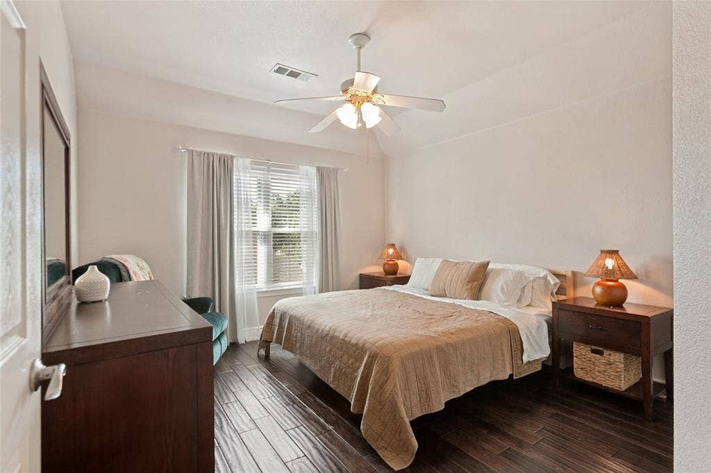 214 Stanford Ct. - Second-floor bathroom featuring a spacious vanity and tub-shower combination.