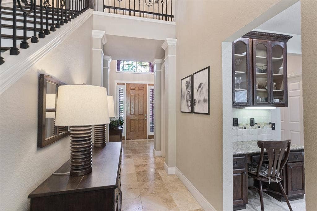 214 Stanford Ct. - Inviting entryway featuring neutral paint tones and travertine tile flooring.