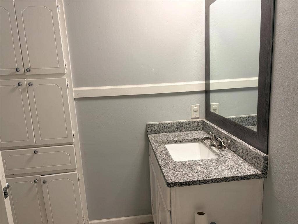 1025 Fox River Lane, Fort Worth, TX 76120