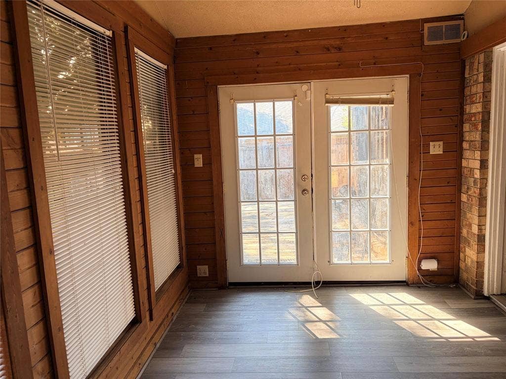 1025 Fox River Lane, Fort Worth, TX 76120