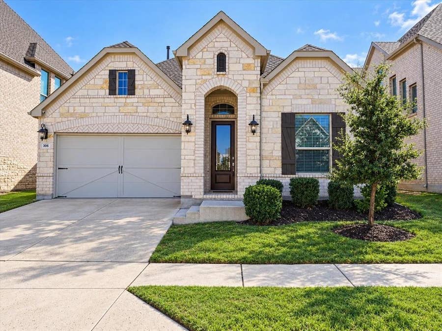 Property photo for 306 Driftwood Lane, Argyle, TX