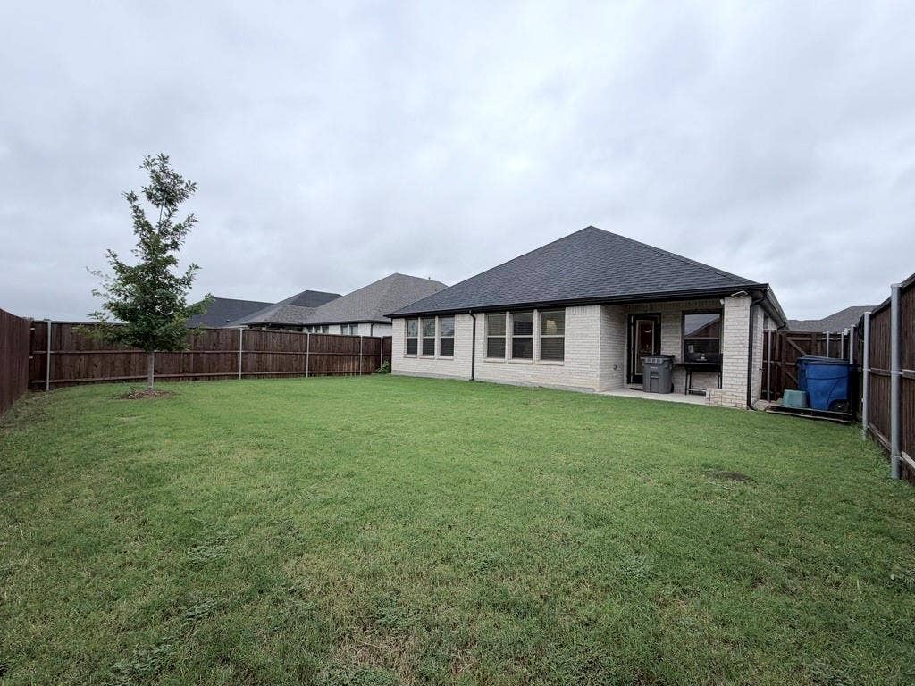 670 Parkside Drive, Lavon, TX 75166 670 Parkside Drive, Lavon, TX 75166