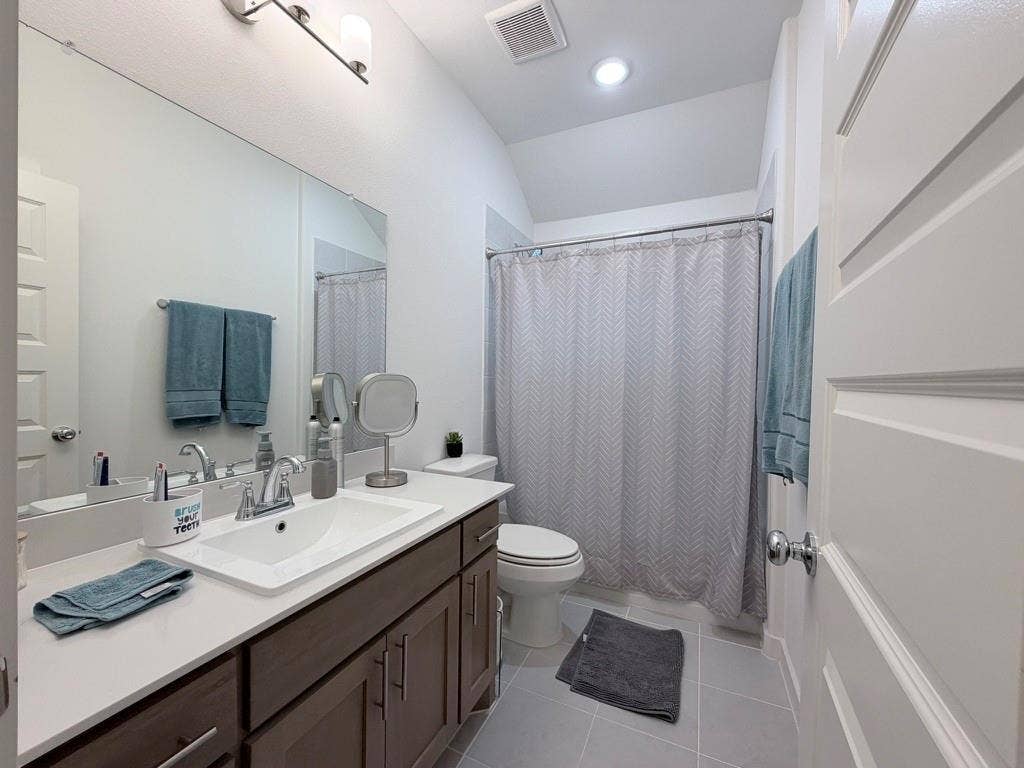 670 Parkside Drive, Lavon, TX 75166 670 Parkside Drive, Lavon, TX 75166