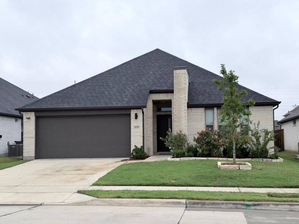 670 Parkside Drive, Lavon, TX 75166 670 Parkside Drive, Lavon, TX 75166