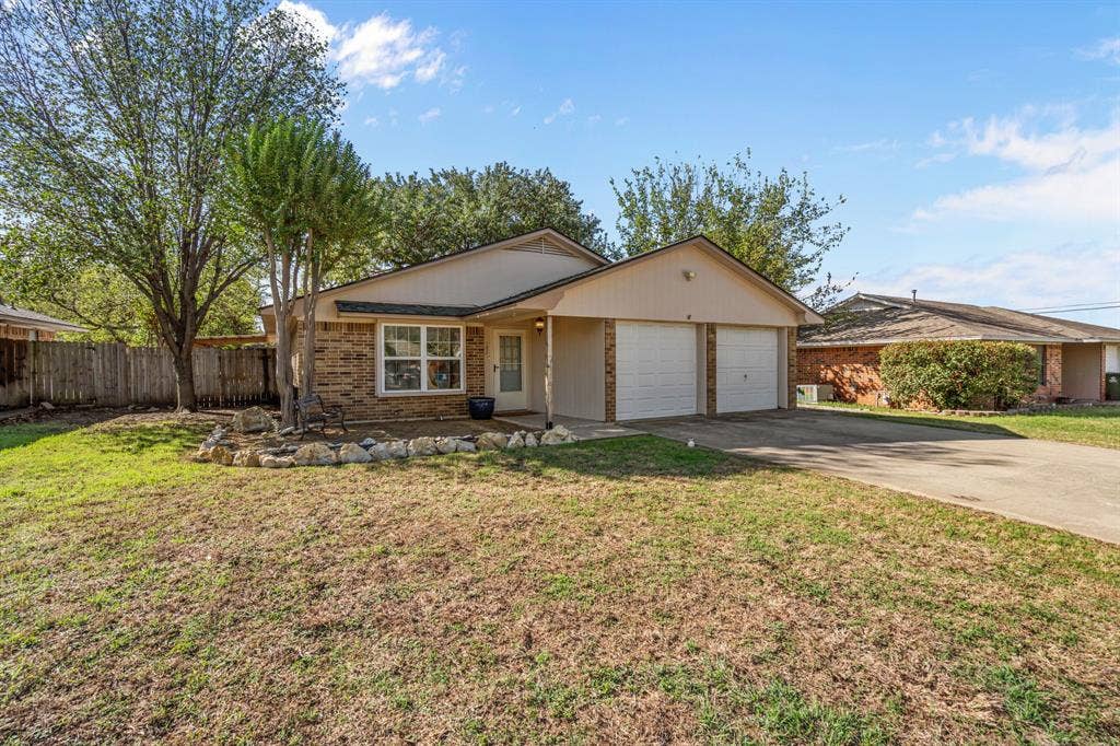 102 Allen Drive, Sanger, TX 76266