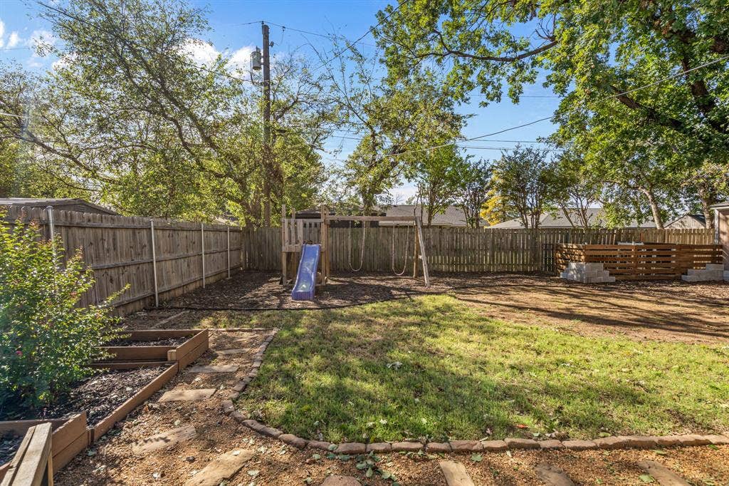 102 Allen Drive, Sanger, TX 76266