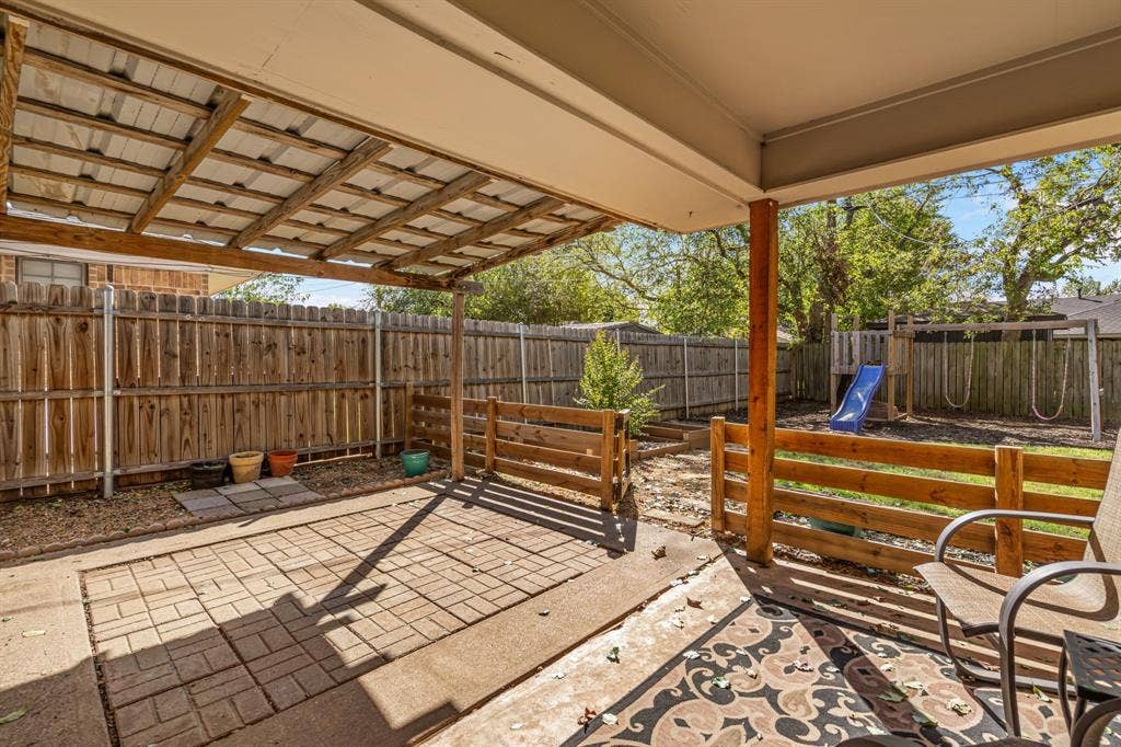 102 Allen Drive, Sanger, TX 76266