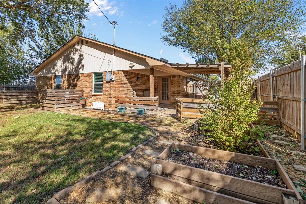 102 Allen Drive, Sanger, TX 76266