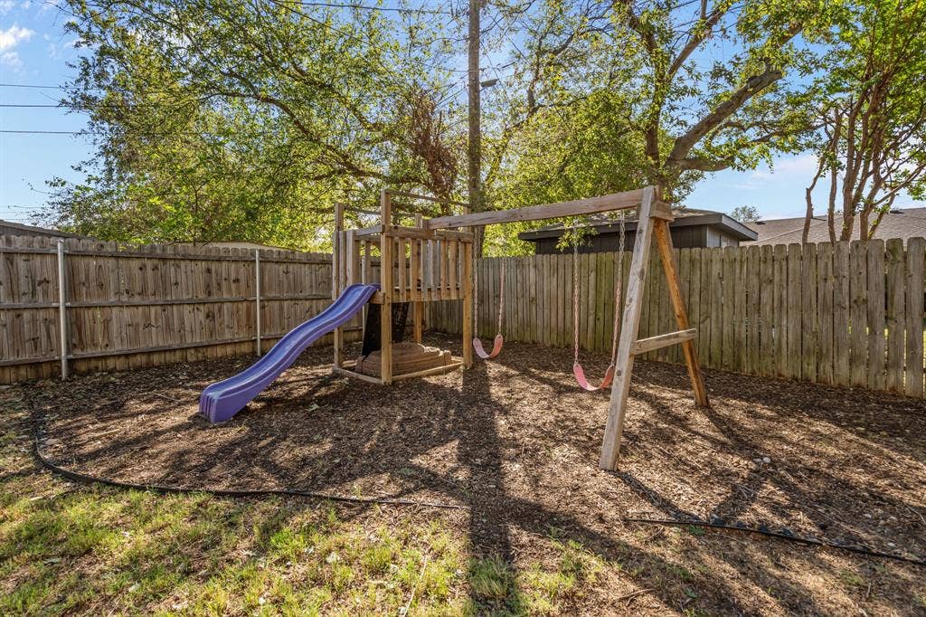 102 Allen Drive, Sanger, TX 76266