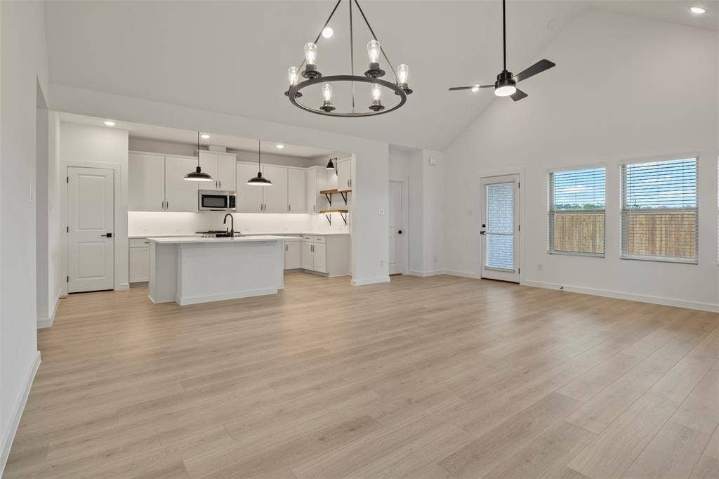 2113 Maple Ridge Drive, Van Alstyne, TX 75495