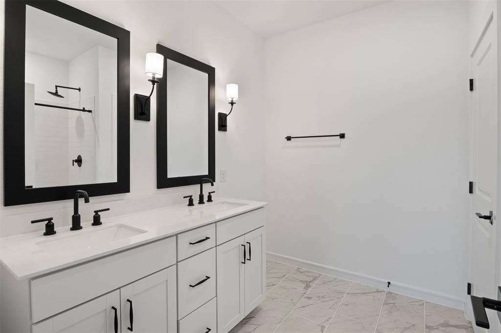 2113 Maple Ridge Drive, Van Alstyne, TX 75495