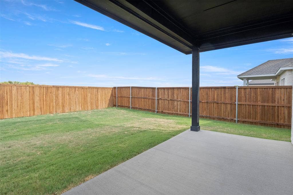 2113 Maple Ridge Drive, Van Alstyne, TX 75495