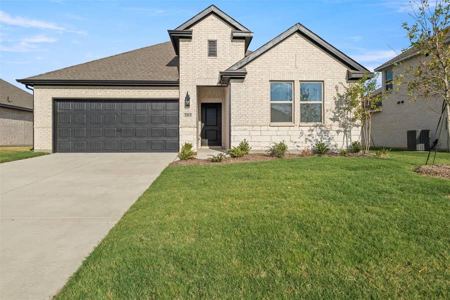Property photo for 2113 Maple Ridge Drive, Van Alstyne, TX
