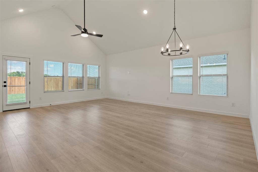 2113 Maple Ridge Drive, Van Alstyne, TX 75495