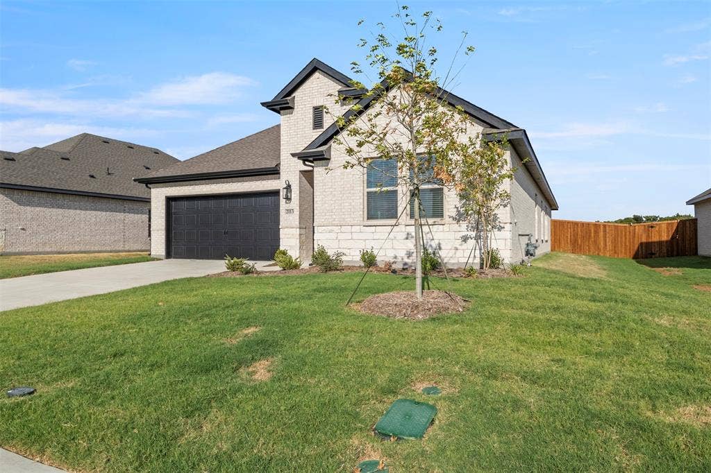2113 Maple Ridge Drive, Van Alstyne, TX 75495