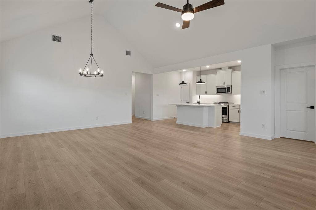 2113 Maple Ridge Drive, Van Alstyne, TX 75495