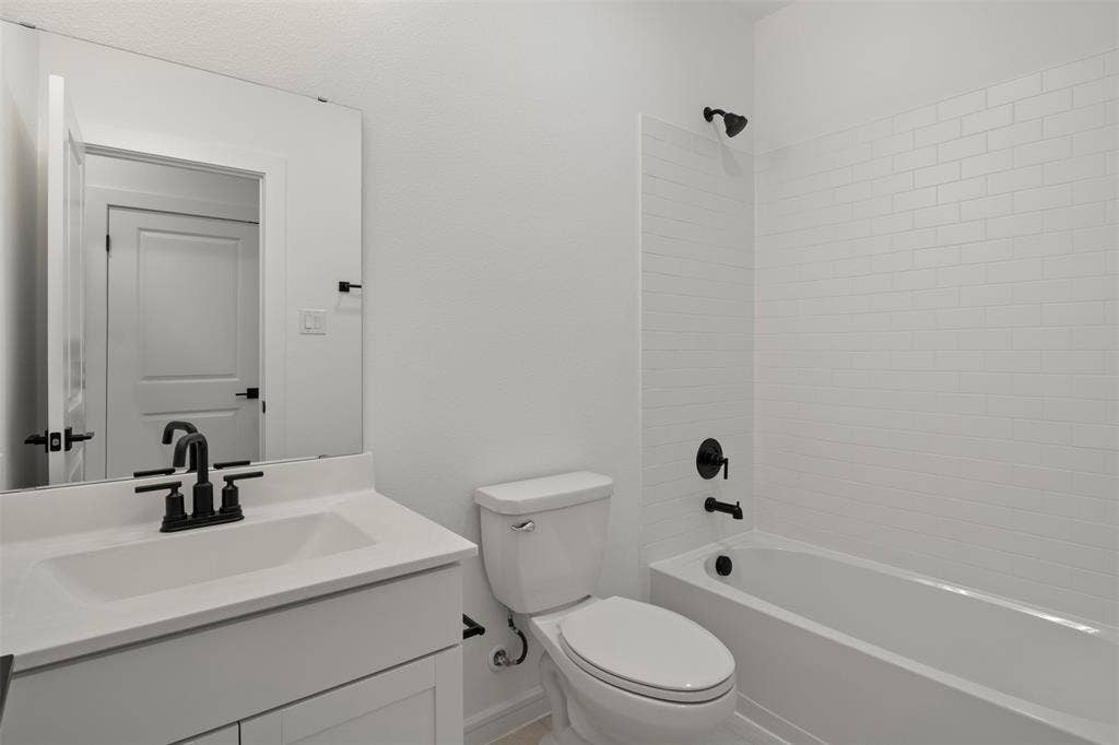 2113 Maple Ridge Drive, Van Alstyne, TX 75495