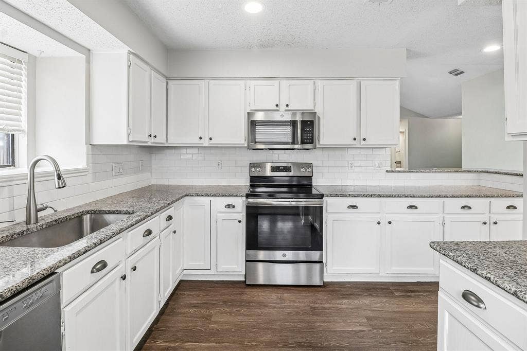 7305 Elizabeth Place, Plano, TX 75025 7305 Elizabeth Place, Plano, TX 75025