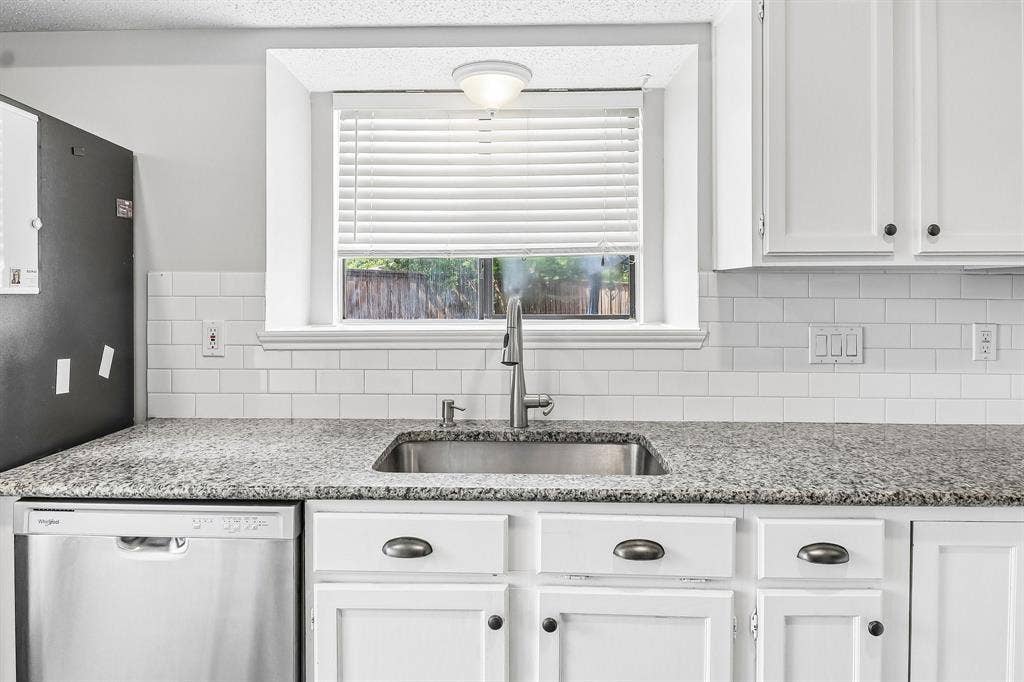 7305 Elizabeth Place, Plano, TX 75025 7305 Elizabeth Place, Plano, TX 75025