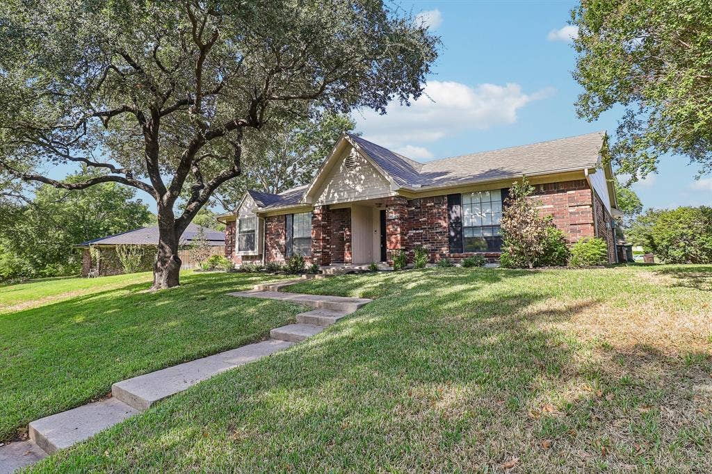 7305 Elizabeth Place, Plano, TX 75025 7305 Elizabeth Place, Plano, TX 75025