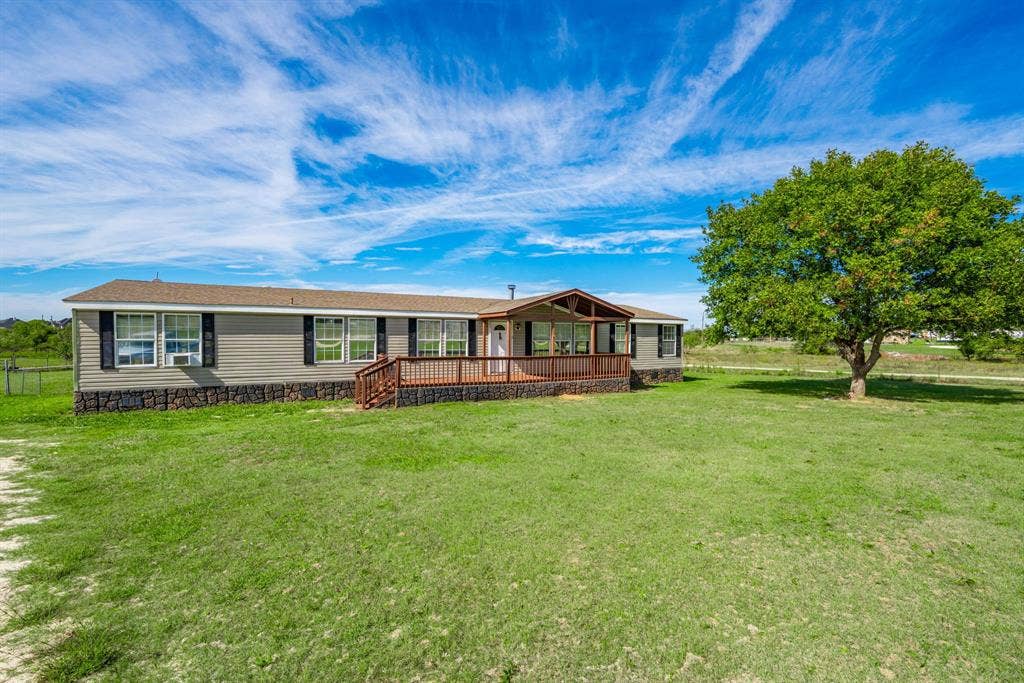 9413 Alabama Street, Joshua, TX 76058