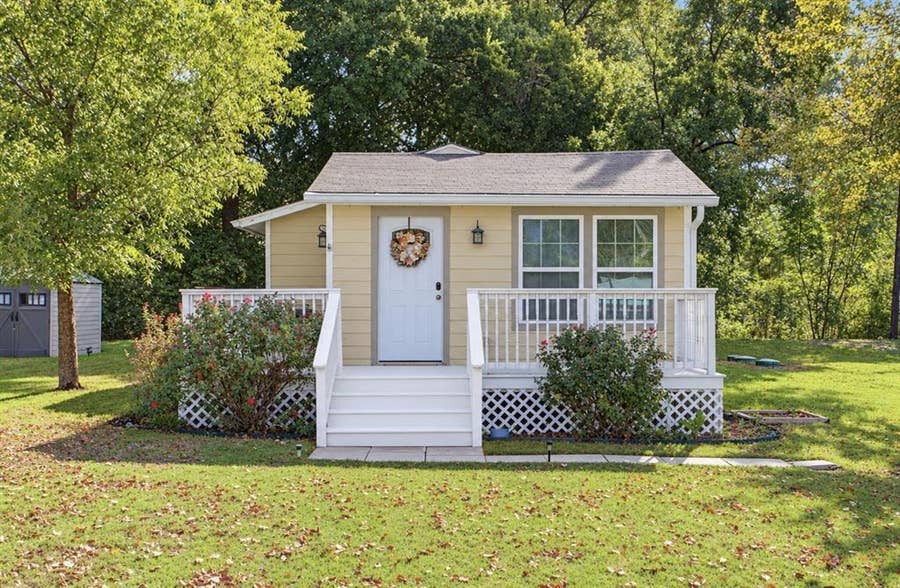 Property photo for 328 Spring Valley Circle, Azle, TX
