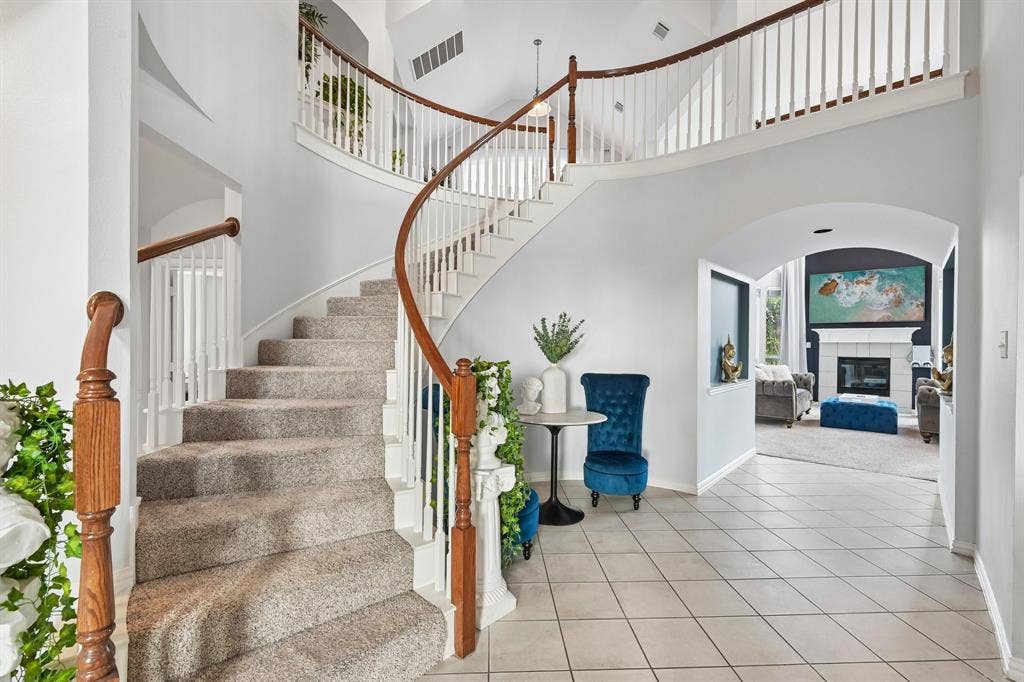 10005 Fairway Vista Drive, Rowlett, TX 75089 Staircase